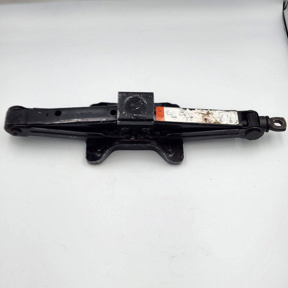 Scissor Jack ICB02 Black Steel Made in Canada Universal Car Truck Auto Lift Tool